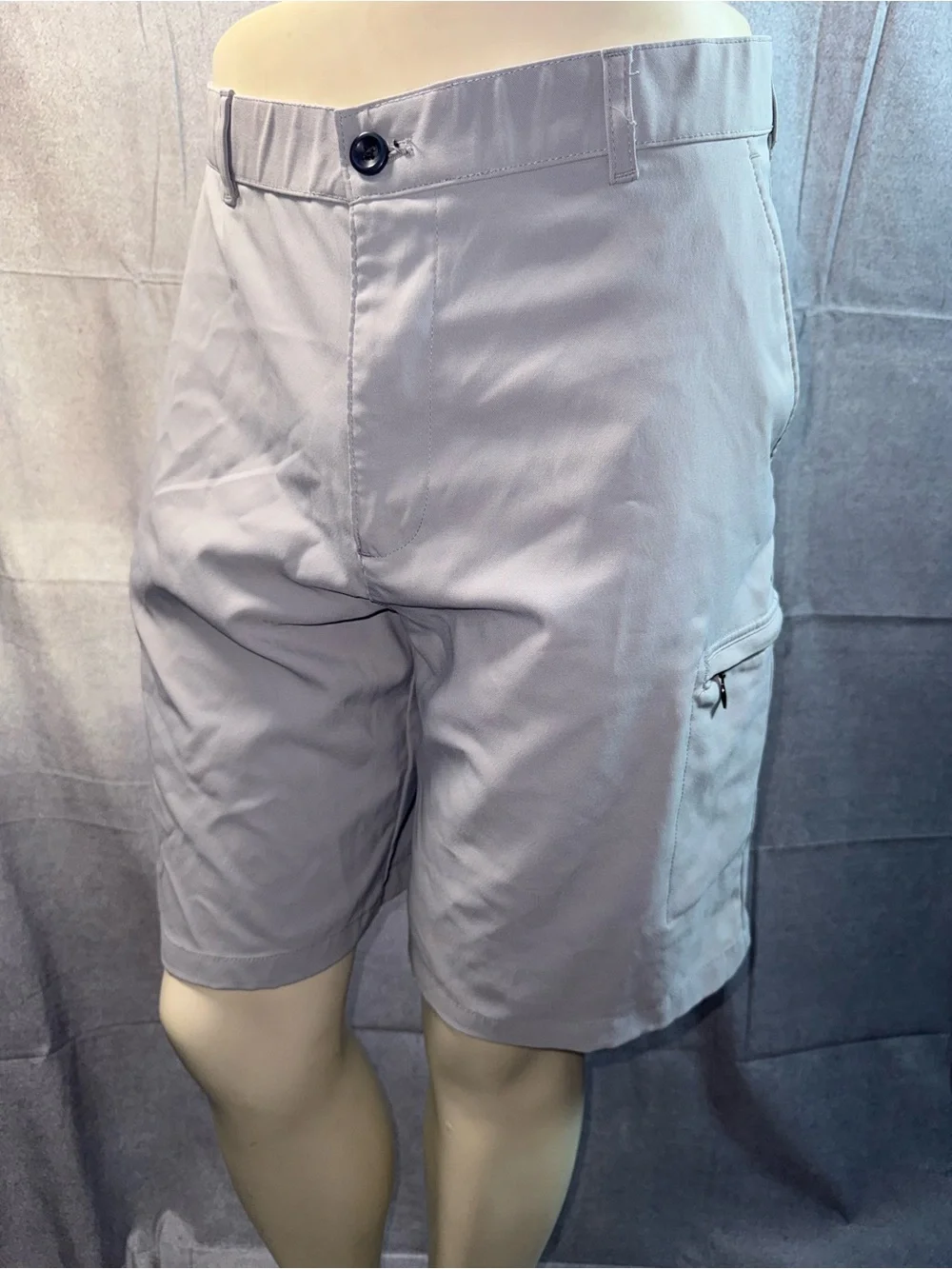 1866-Izod Golf Men's Light Gray Cargo Shorts with Zip Pocket